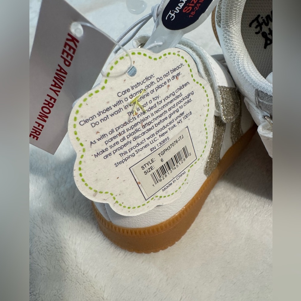 First Steps Size 6 Sneakers - Picture 5 of 7